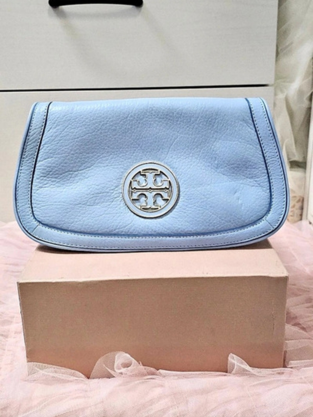 TORY BURCH Amanda Logo Clutch Crossbody Chain Link Shoulder Bag Light Blue